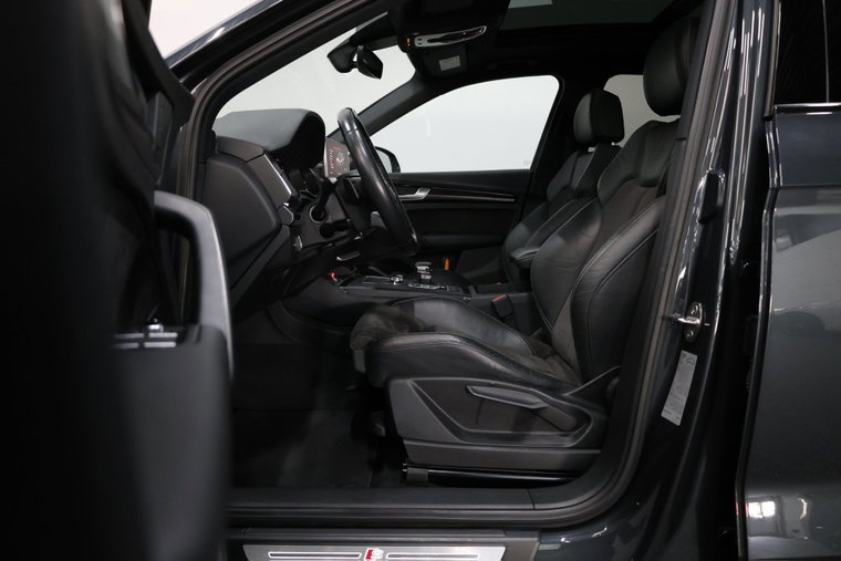 Vehicle Image 12