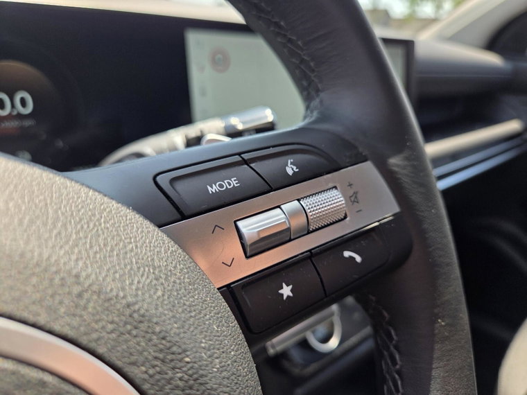 Vehicle Image 35