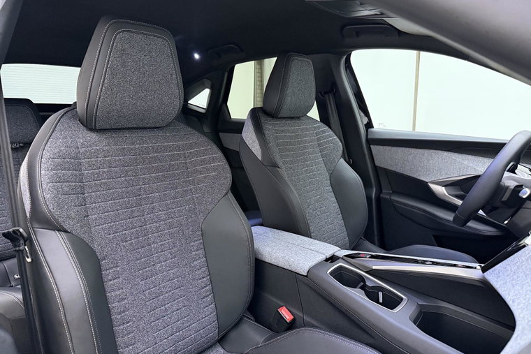 Vehicle Image 16