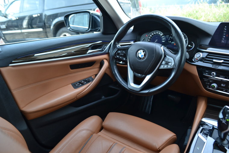 Vehicle Image 25