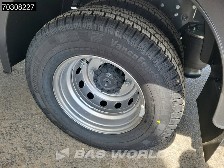 Vehicle Image 33