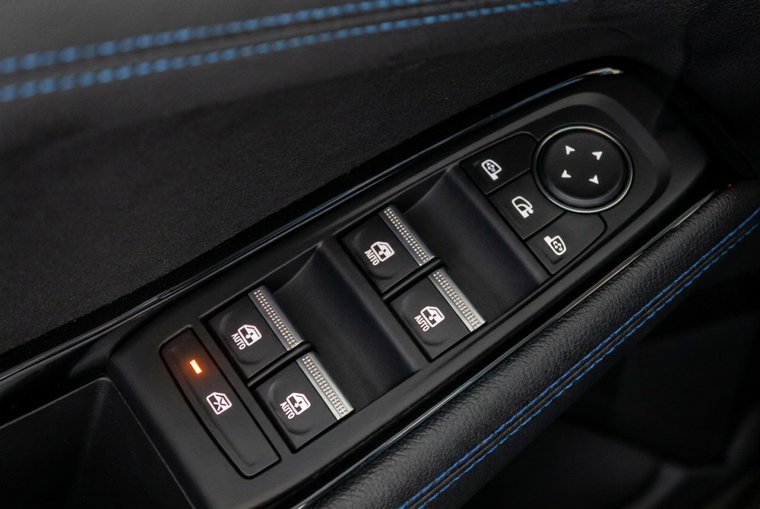 Vehicle Image 25