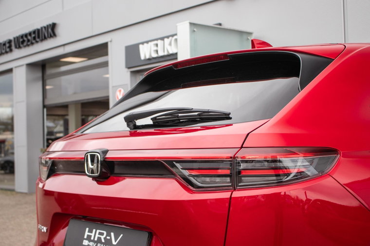Vehicle Image 32