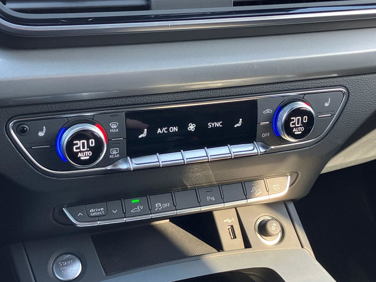 Vehicle Image 28