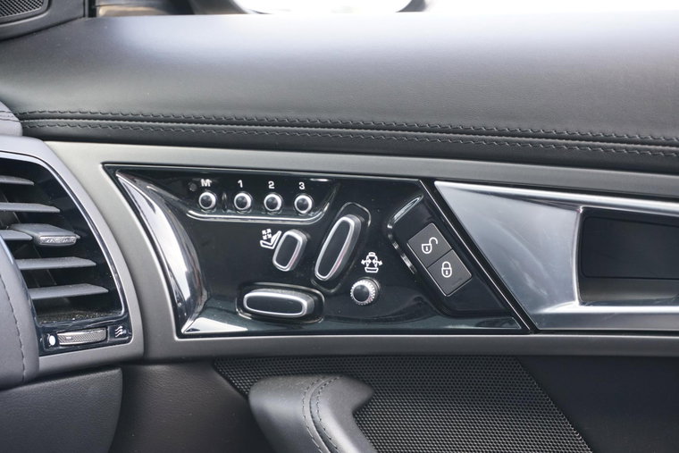 Vehicle Image 36