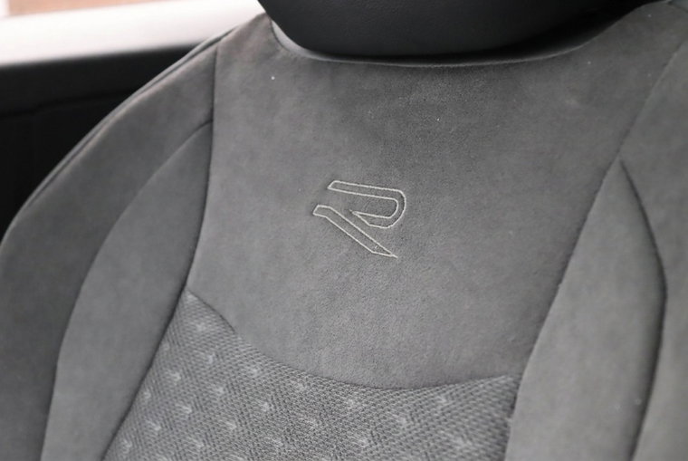 Vehicle Image 32