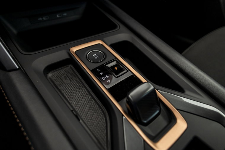 Vehicle Image 25