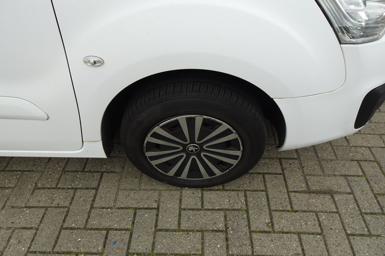 Vehicle Image 22