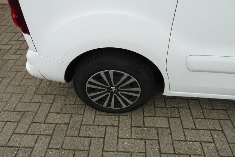 Vehicle Image 23