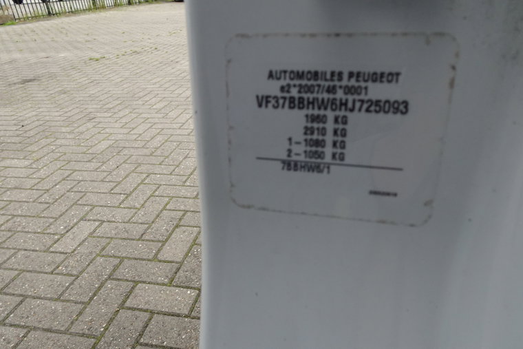 Vehicle Image 26
