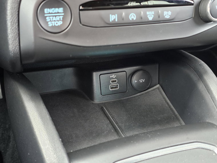 Vehicle Image 25