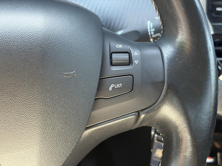 Vehicle Image 29