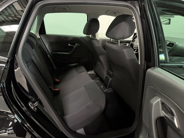 Vehicle Image 25
