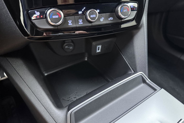 Vehicle Image 25