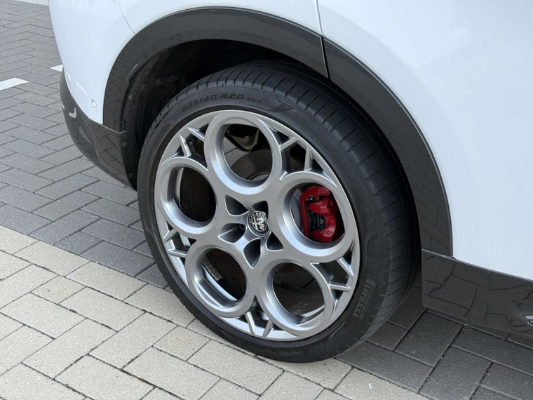 Vehicle Image 19
