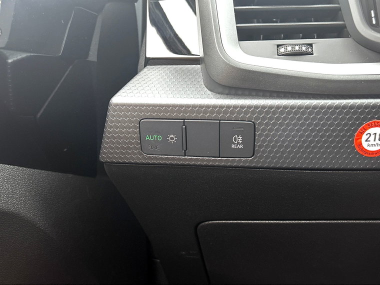 Vehicle Image 29