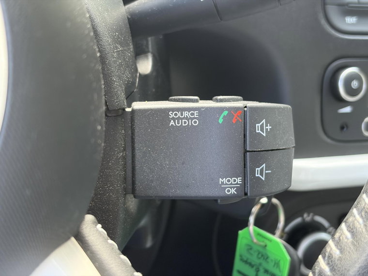 Vehicle Image 26