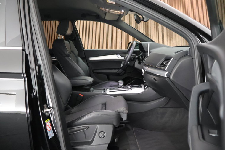 Vehicle Image 12