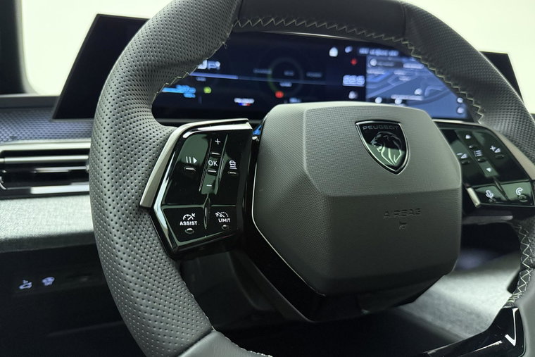 Vehicle Image 35