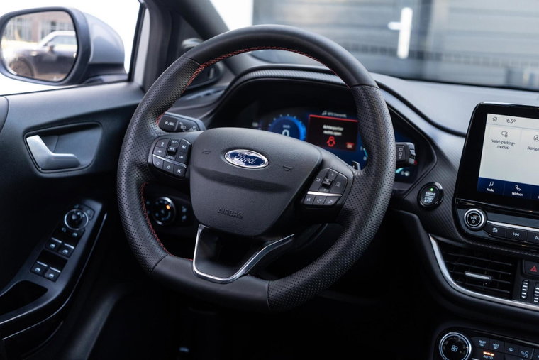 Vehicle Image 15