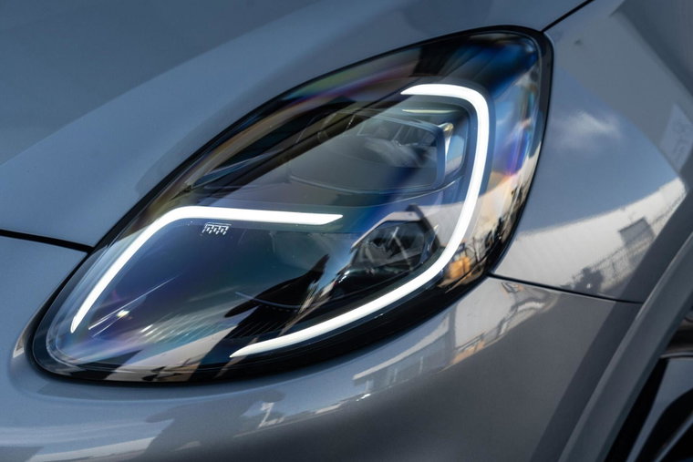 Vehicle Image 9