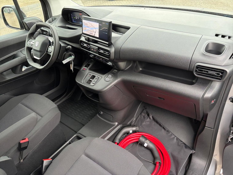 Vehicle Image 28