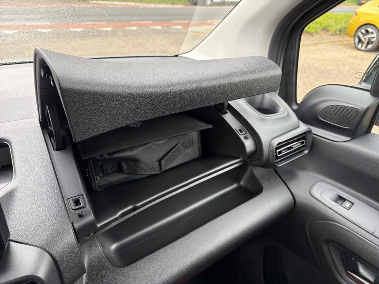Vehicle Image 42
