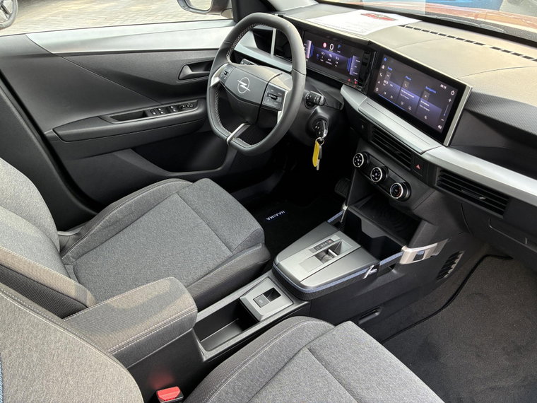 Vehicle Image 35