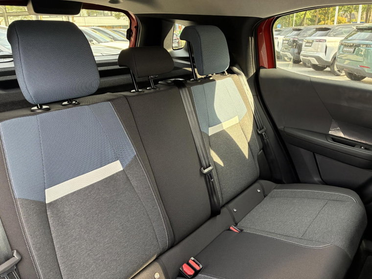 Vehicle Image 36