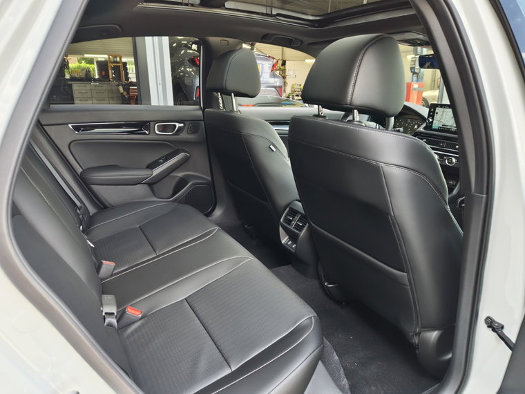 Vehicle Image 35