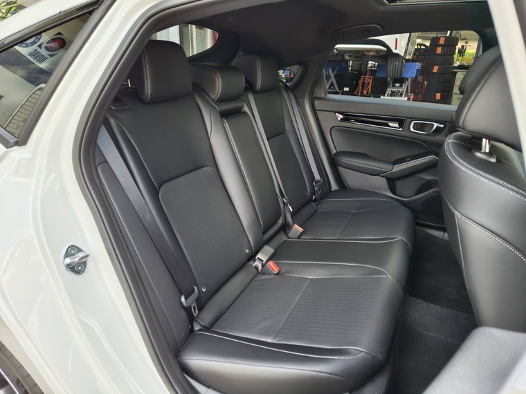 Vehicle Image 37