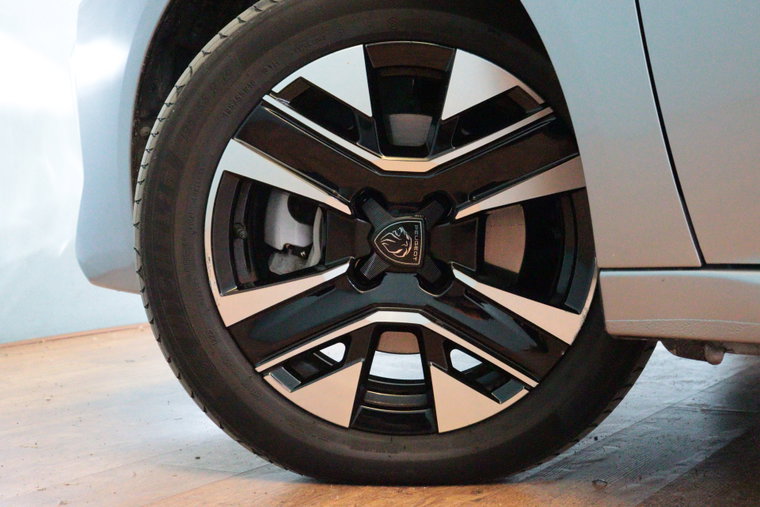 Vehicle Image 13
