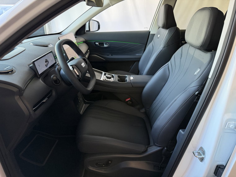 Vehicle Image 17