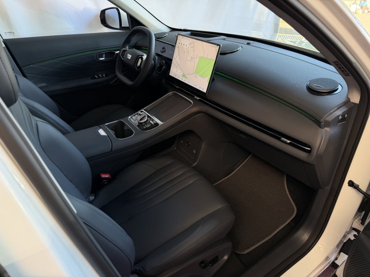 Vehicle Image 32