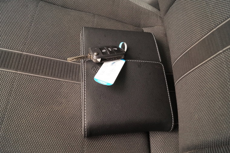 Vehicle Image 25