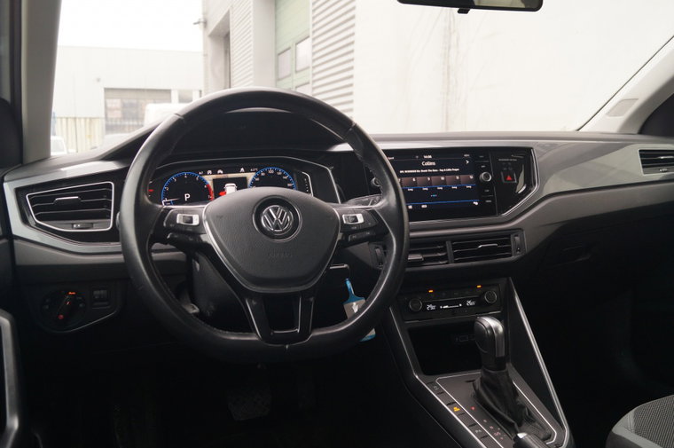 Vehicle Image 9