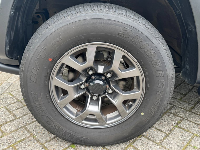 Vehicle Image 16