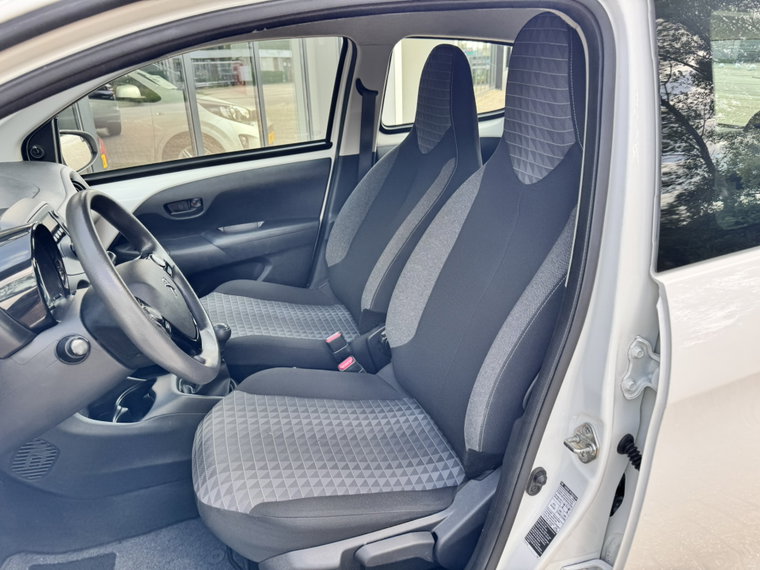 Vehicle Image 7