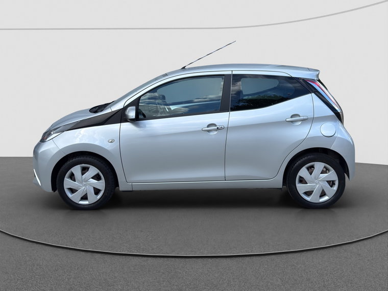 Vehicle Image 9