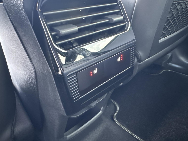 Vehicle Image 26