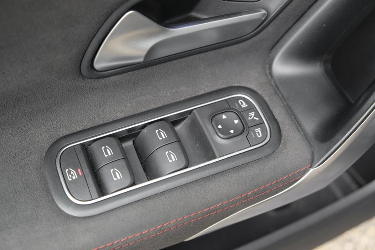 Vehicle Image 32