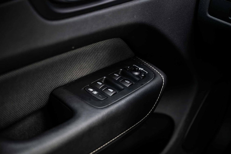 Vehicle Image 25