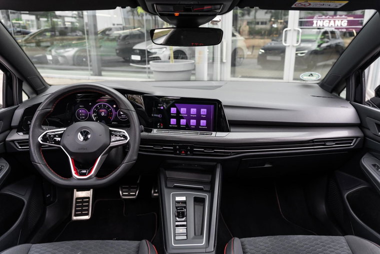 Vehicle Image 16