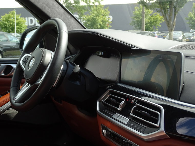 Vehicle Image 28