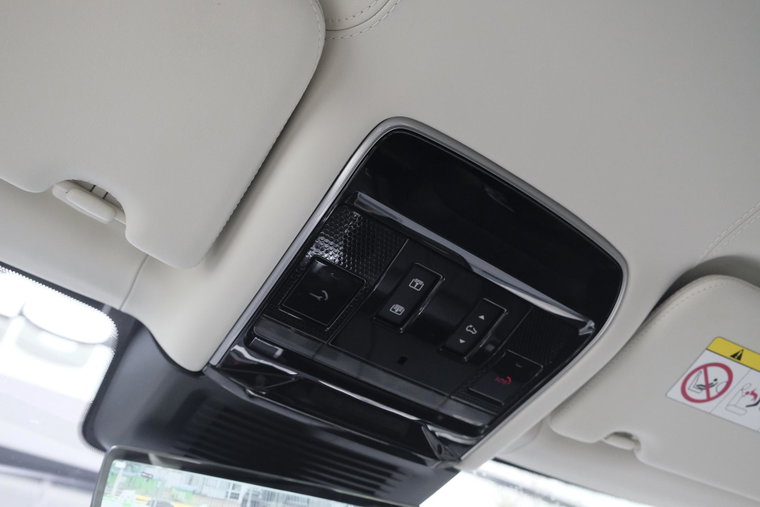 Vehicle Image 36