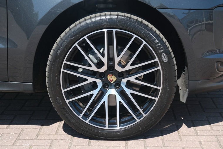 Vehicle Image 38