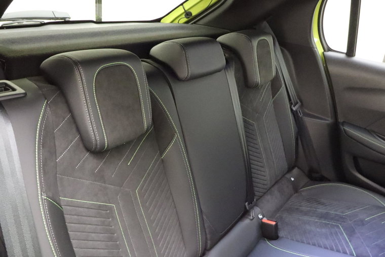 Vehicle Image 16