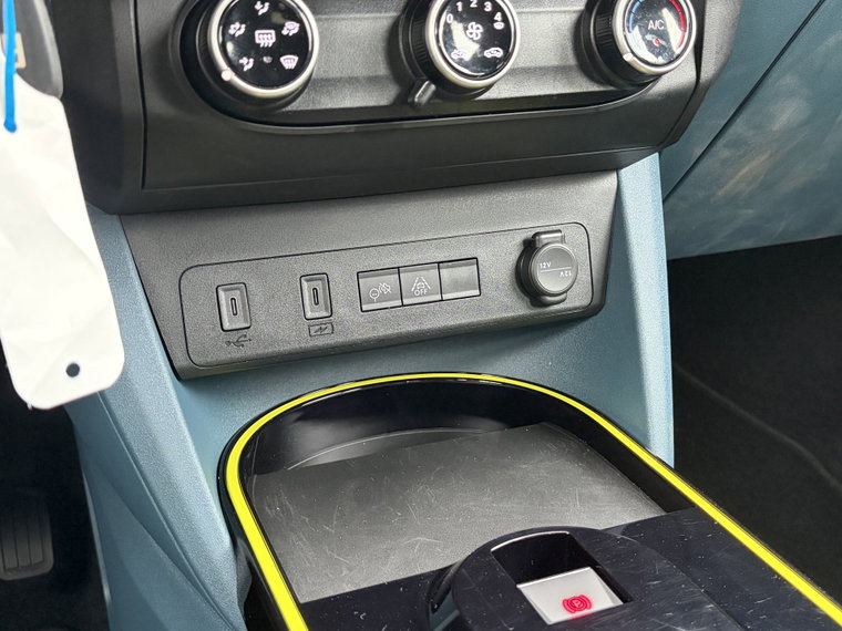 Vehicle Image 32