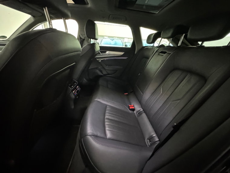 Vehicle Image 32