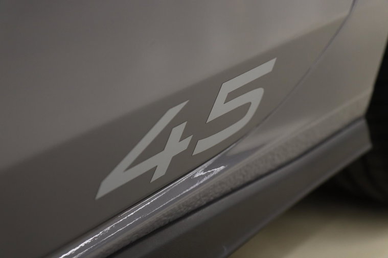 Vehicle Image 32
